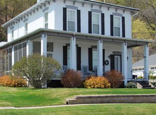 491 N Front St, Lansing, IA 52151