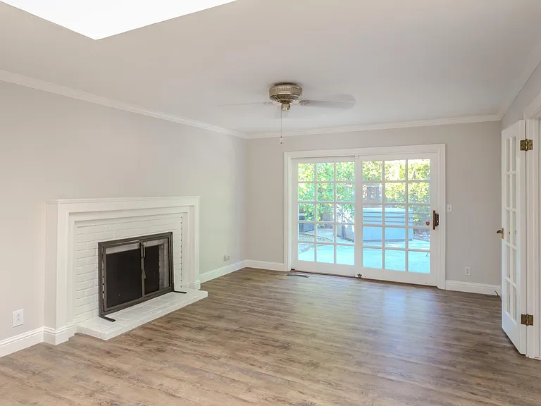 1483 Koch Ln — Photo 3