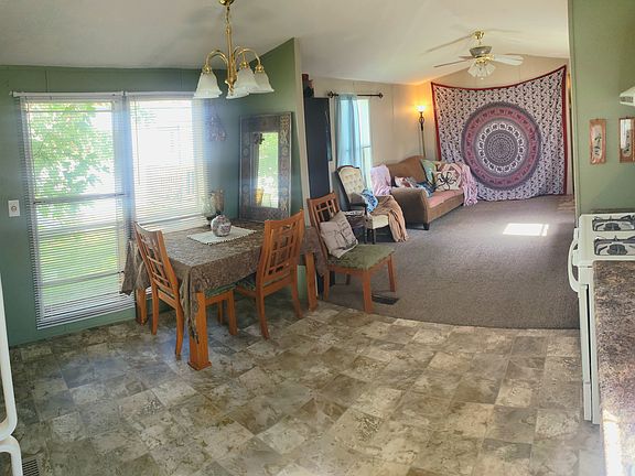 Kitchen/dining area