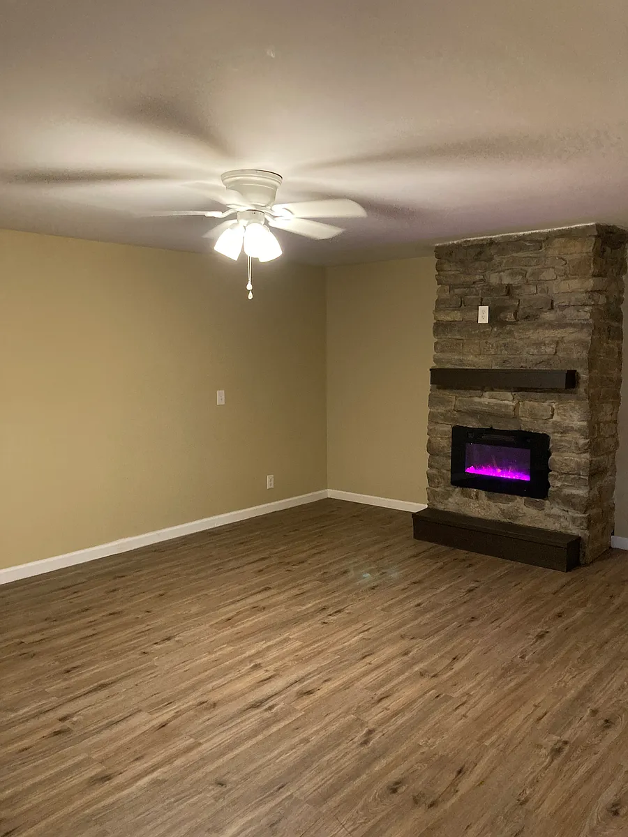 Photo 2 of 12 - 300 Glade Springs Rd #A - La Follette, TN Building Photo - 300 Glade Springs Rd #A