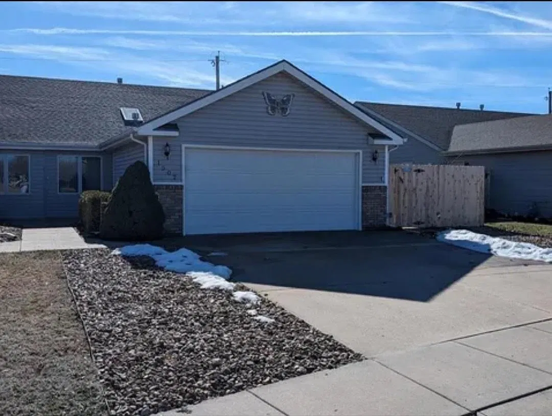 2 bed, 1121 sqft, $1,550 — Photo 1
