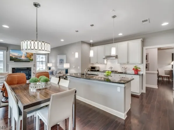 129 Four Seasons Dr #129, North Caldwell Boro, NJ 07006