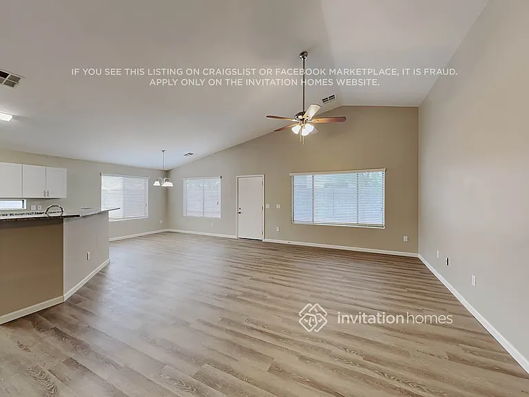 11258 W Locust Ln — Photo 4