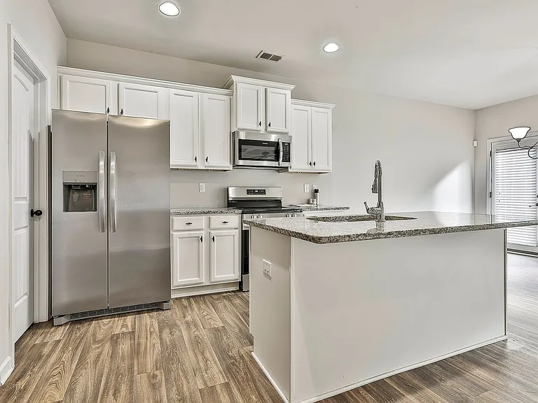 5037 Pioneer Pkwy — Photo 6