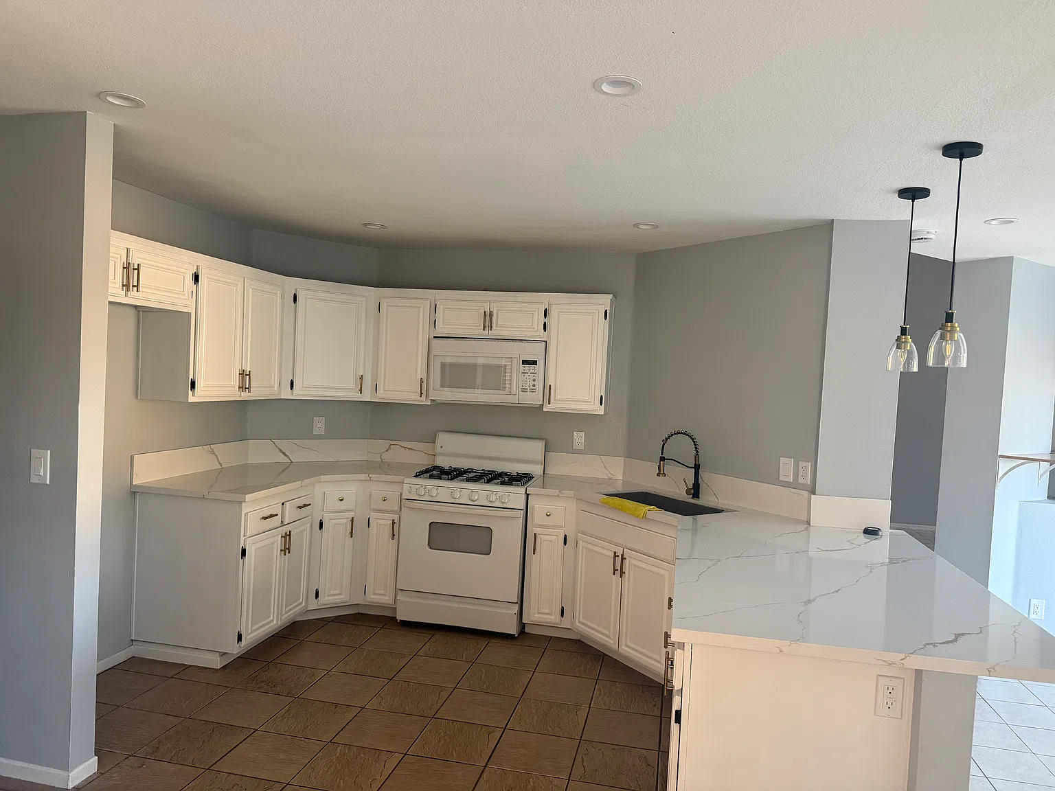 4 bed, 1738 sqft, $3,500 — Photo 3