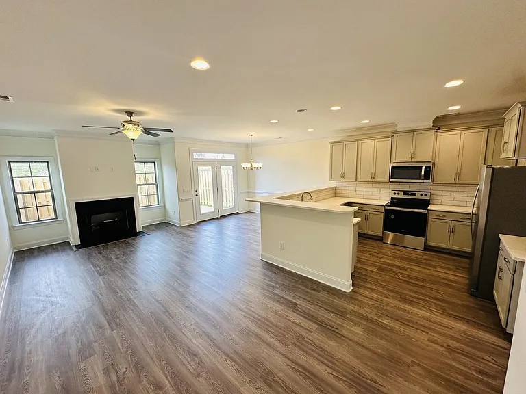 1018 Bonanza Ln — Photo 4