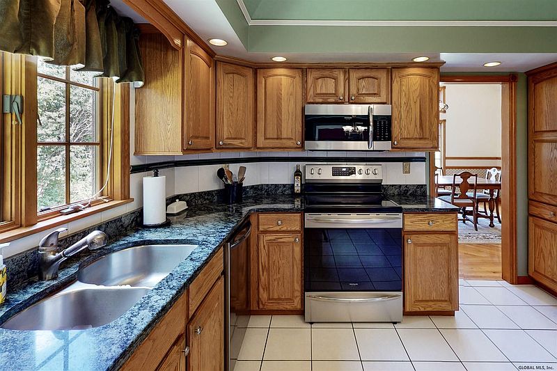 3rd image of 221 MEADOWBROOK Court