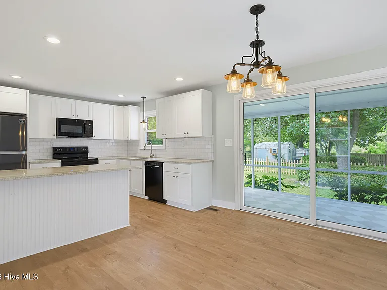 46 Holland Dr — Photo 16