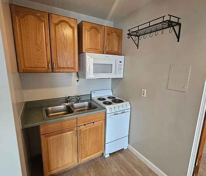227 Hauser Blvd #B — Photo 5