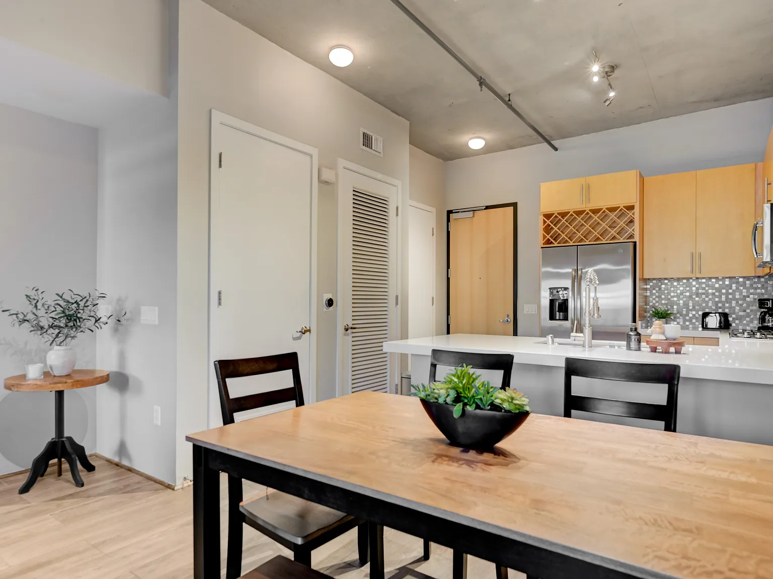 353 E Bonneville Ave — Photo 2