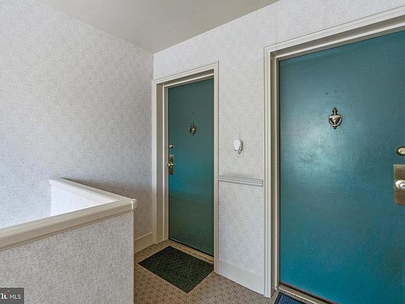 3rd image of 3079 S Buchanan St APT C1