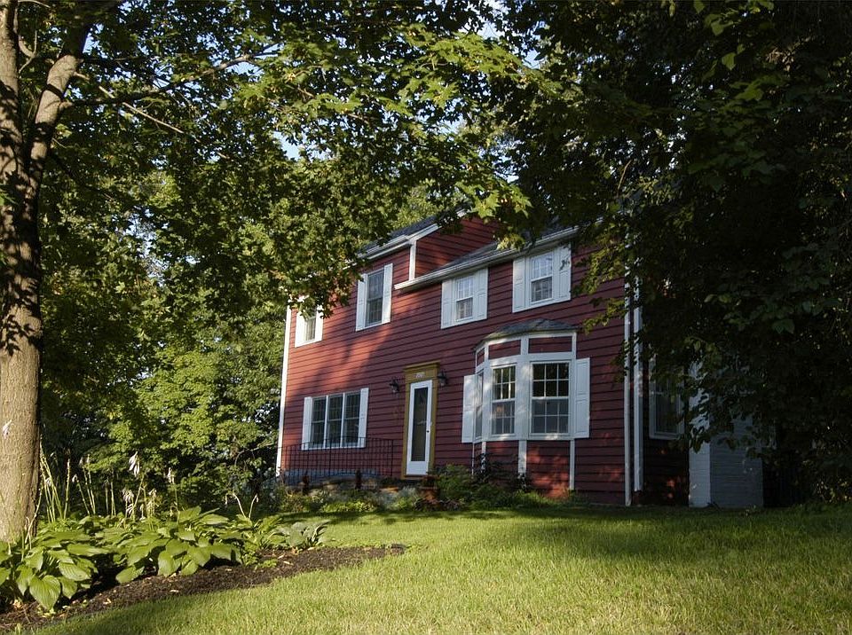 Charming Cottagewood on a .76 acre lot!