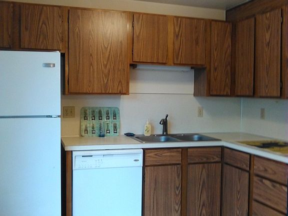 Kitchen includes eating area