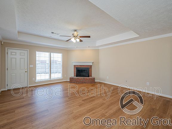 4th image of 924 Eastern Oaks Dr