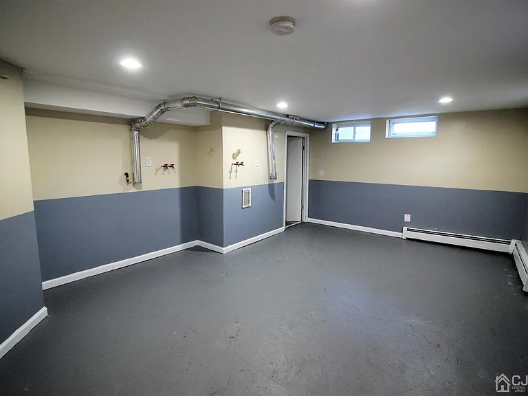 2497 Saint Georges Ave — Photo 13