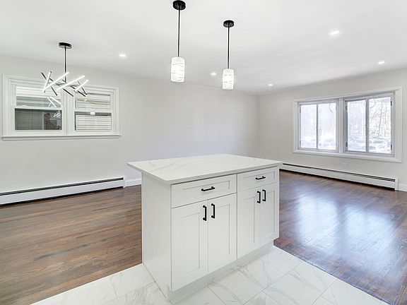 5th image of 159 Roosevelt Ave Floor 1