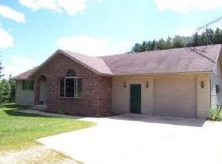 E10499 Pioneer Rd, Clintonville, WI 54929