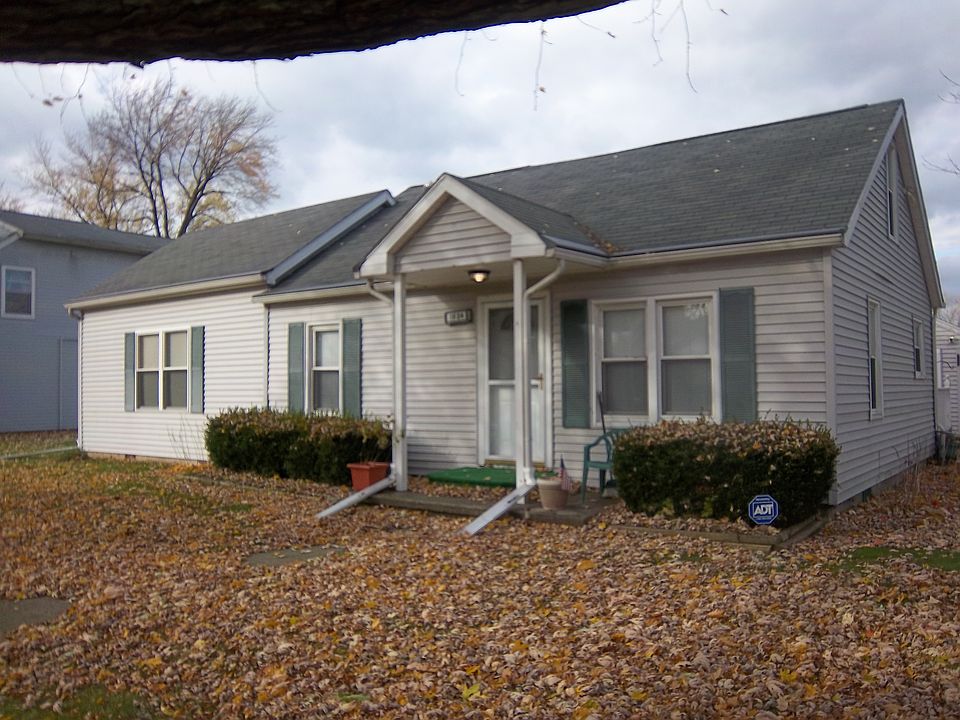 sidewalk approach to house