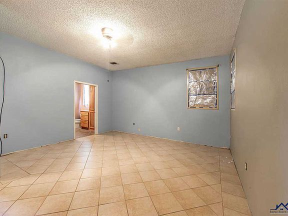 5th image of 1304 Sylvia St