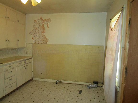 5th image of 708 Magnolia St