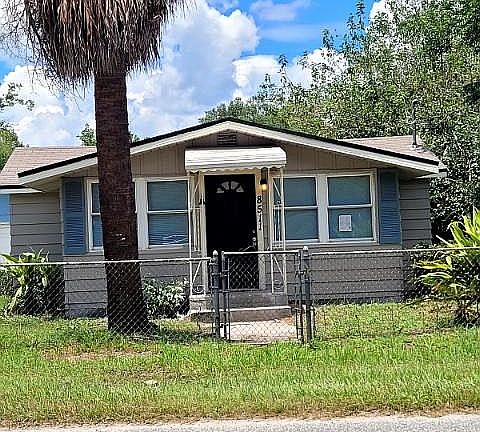 3rd image of 8511 Ocala Ave