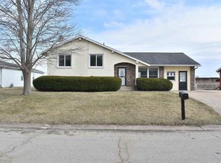 1581 Meadow Lark Dr, Galesburg, IL 61401