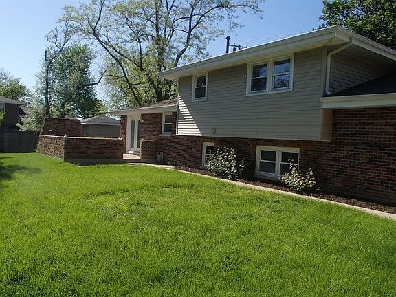 3rd image of 633 Shorewood Dr
