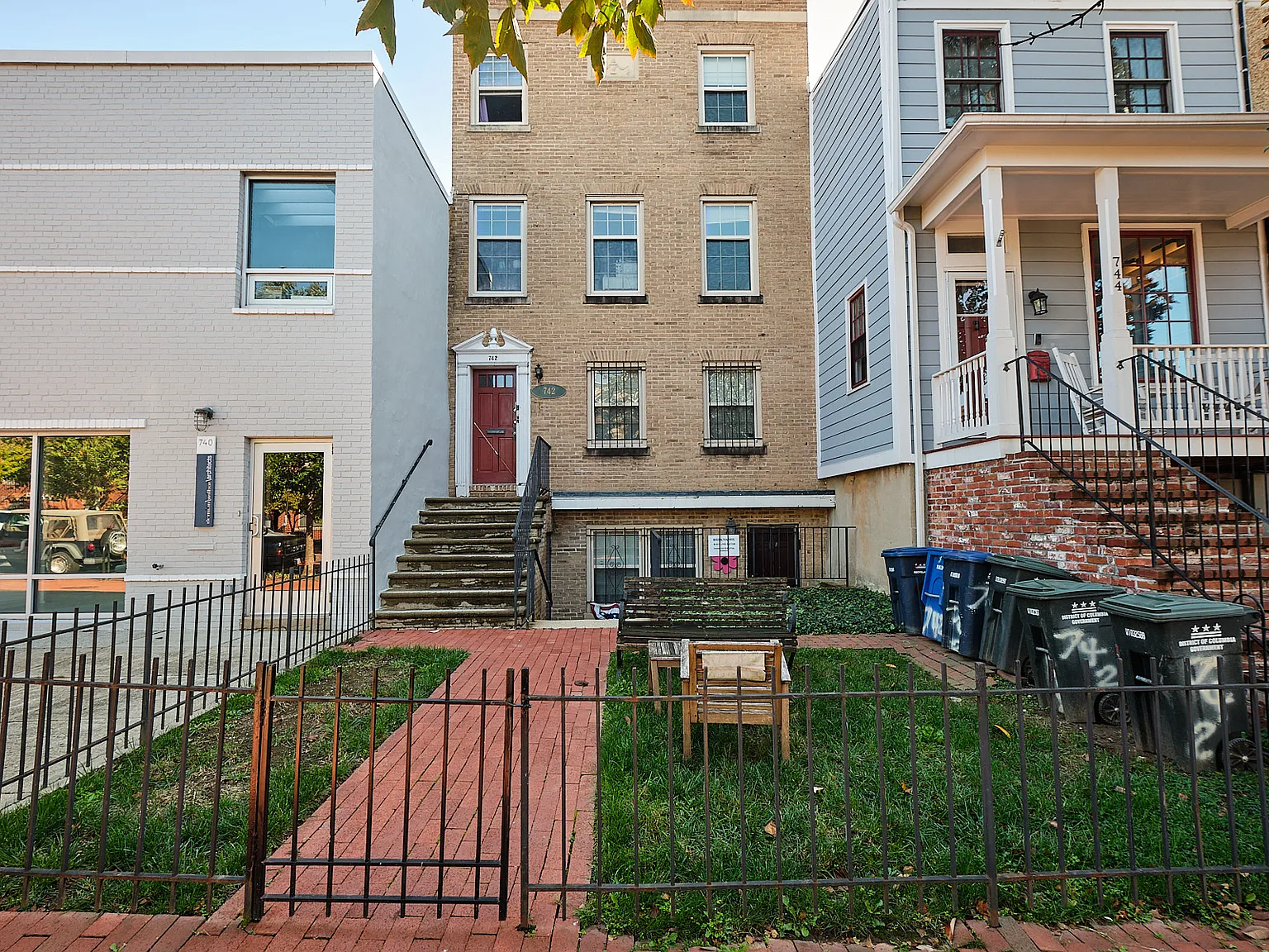 Charming 1-Bedroom Apartment in the Heart of Capitol Hill — Photo 1