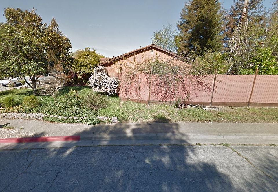 2nd image of 17360 Calle Mazatan