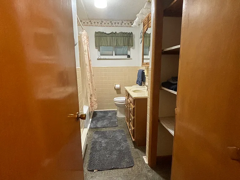 114 Hall St — Photo 12