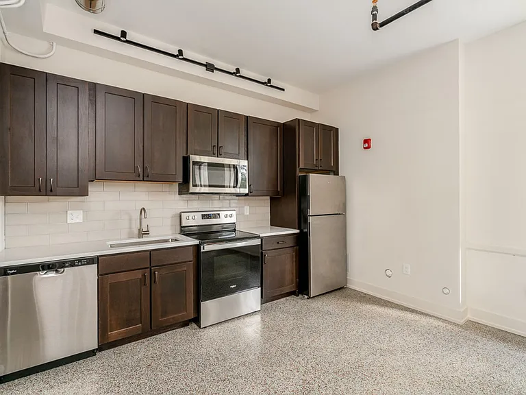 875 Michigan Ave — Photo 6