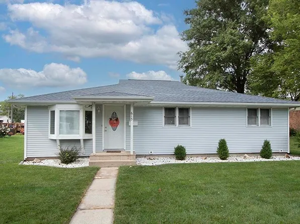 615 S 6th St, Breese, IL 62230