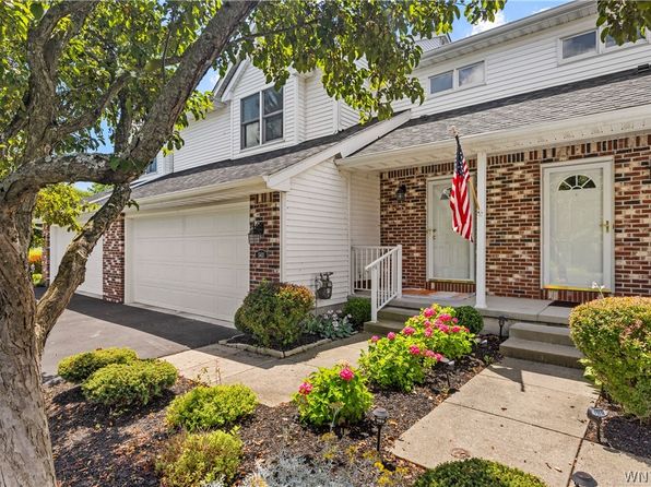 5411 Village Station Cir, Williamsville, NY