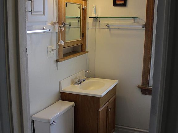 4th image of 2433 W Berteau Ave #1