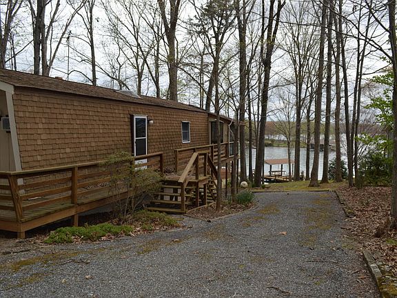 2nd image of 214 Summer Ln