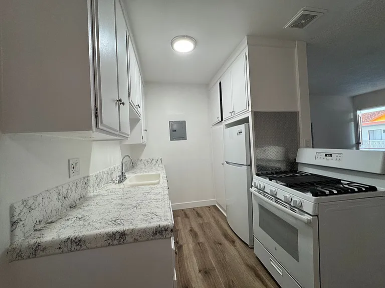 6415 Rosemead Blvd — Photo 15