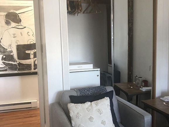 2nd image of 135A Huntington St