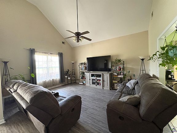 4th image of 105 Yarrow Blvd