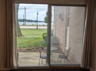 1673 Cass Lake Rd, Keego Harbor, MI