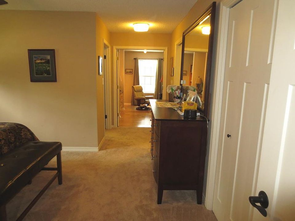 1st image of 8 Camelia St #0