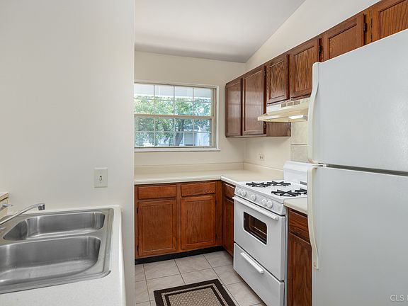 5th image of 606 Yale Ln
