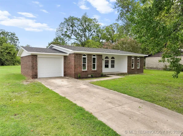 704 Cedar Dr, Madill, OK 73446