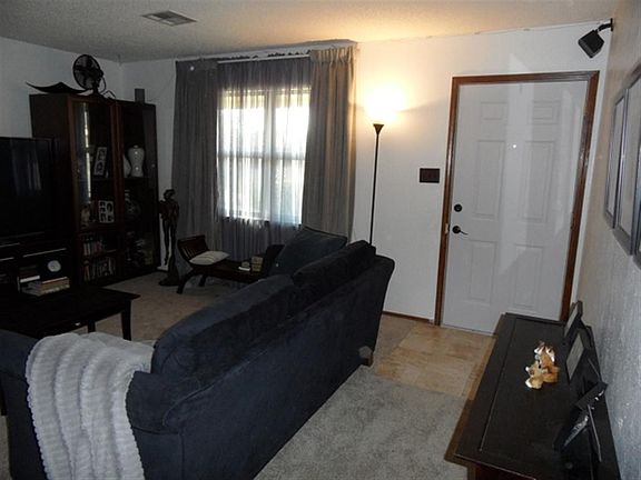 2nd image of 510 NE Cimarron Cir