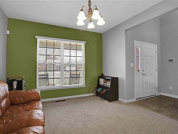 5th image of 8919 New Heritage Ct