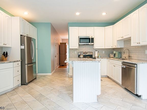 2nd image of 7 White Oak Dr