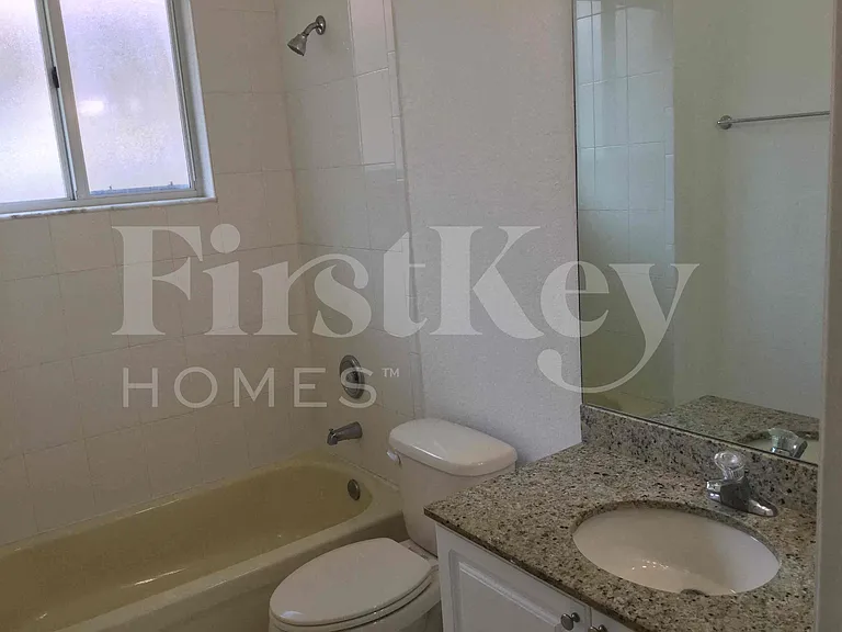 1009 NE 16th Ave — Photo 9