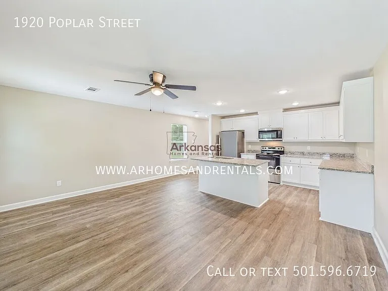 1920 N Poplar St — Photo 3