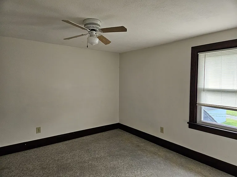 1725 Moore Ave — Photo 14