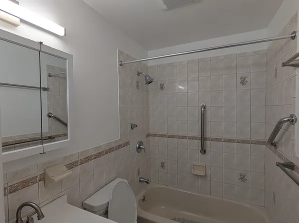 107-04 165th St #1, Jamaica, NY 11433