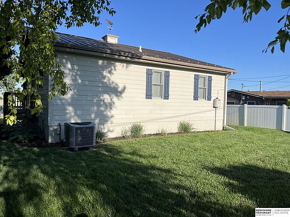 3rd image of 17303 Paradise Rd